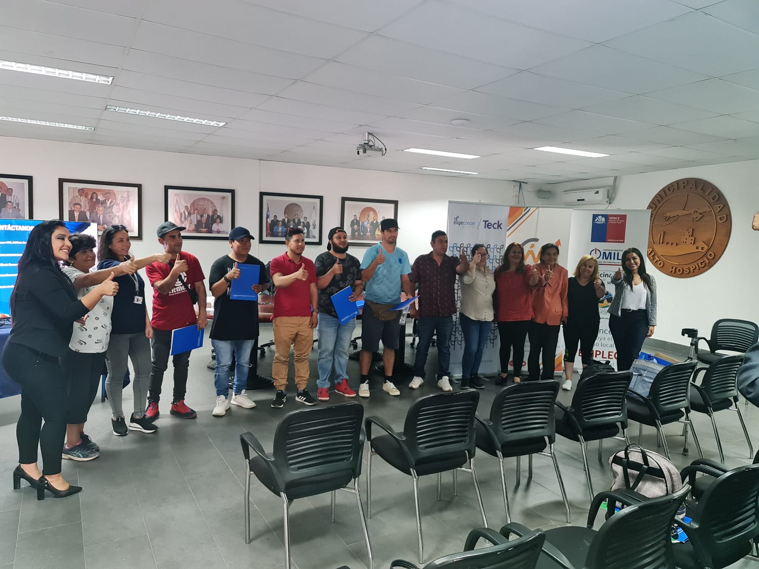 Taller de Coaching y de Apresto Laboral para vecinos de Alto Hospicio realizó la OMIL y Elige Crecer TECK