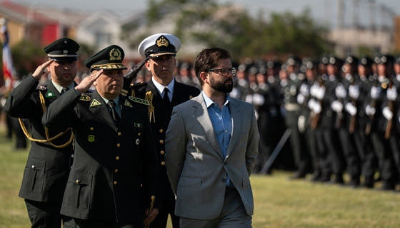 Presidente Boric participa de graduación de subtenientes y gendarmes