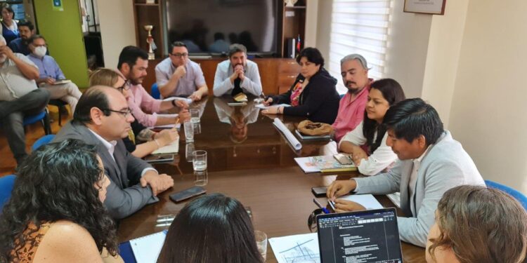 MINVU comenzó trabajo con municipio de Huara para fortalecer gestión sectorial en la comuna