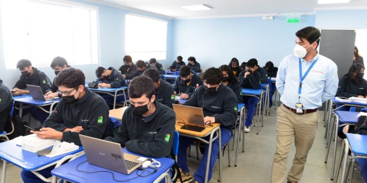 Liceo Bicentenario Minero Juan Pablo II de Alto Hospicio primer lugar entre establecimientos municipales de Tarapacá en PAES 2023