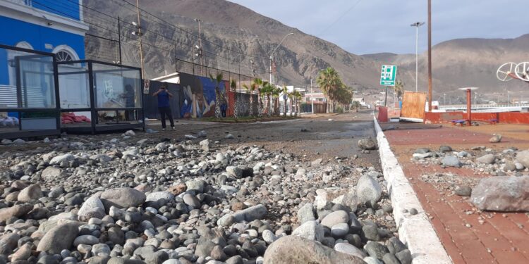 Evaluación de daños mientras continúan marejadas en Taltal