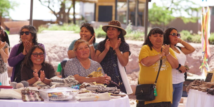 Casa Telar celebró cuarto aniversario con intercambio cultural entre artesanas de Quillagua y de los poblados del Salar de Atacama