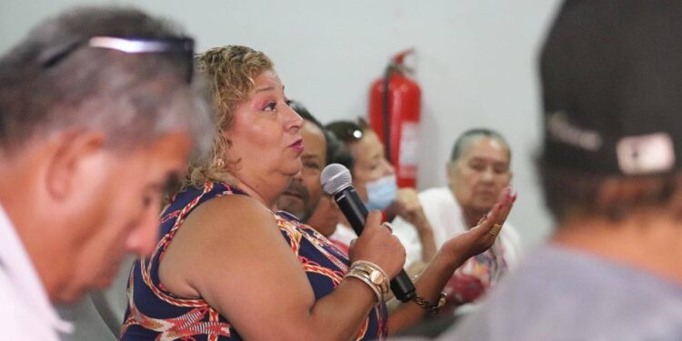 Gobernador anunció proyecto para dotar de computadores a las juntas vecinales