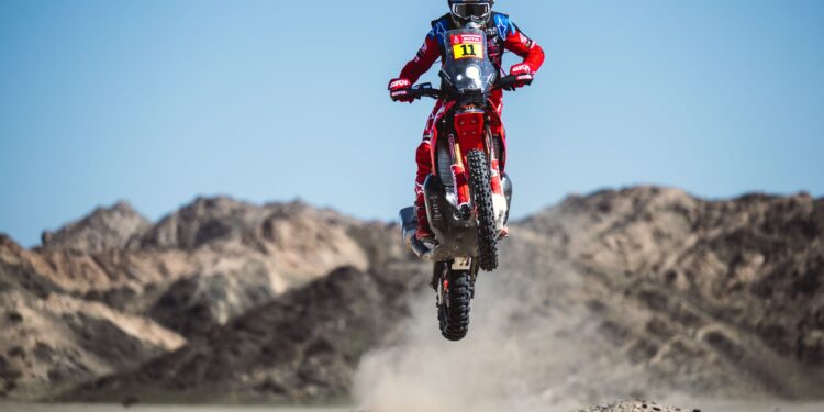 Quintanilla terminó 7° en la tercera etapa en las motos y Nacho Cornejo fue 8°