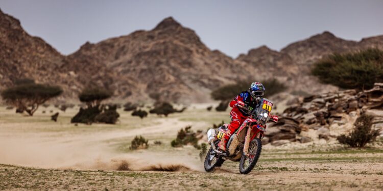 Nacho Cornejo se recupera y avanza 12 lugares en el inicio del Dakar
