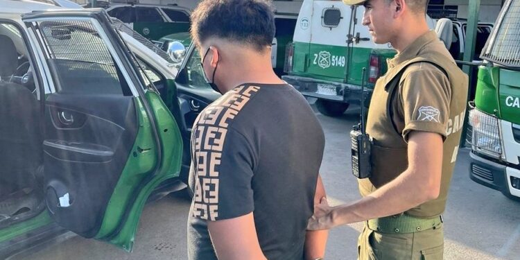 Balance de Carabineros: 98 detenidos e incautación de armas blancas y drogas en balance del fin de semana