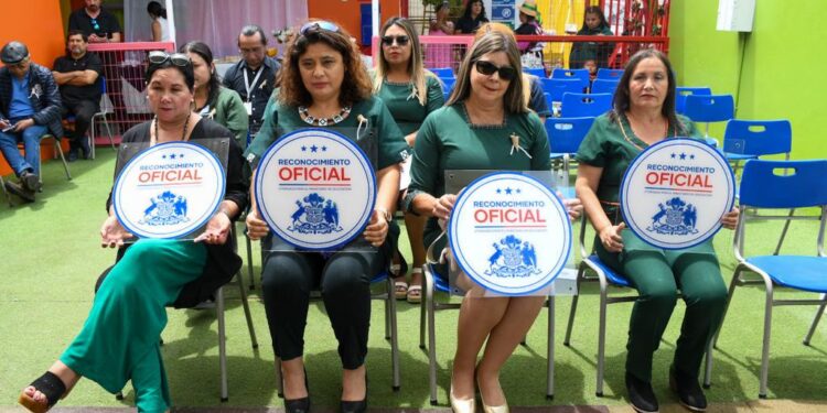 Entrega de Placas de Reconocimiento Oficial a cuatro jardines infantiles municipales