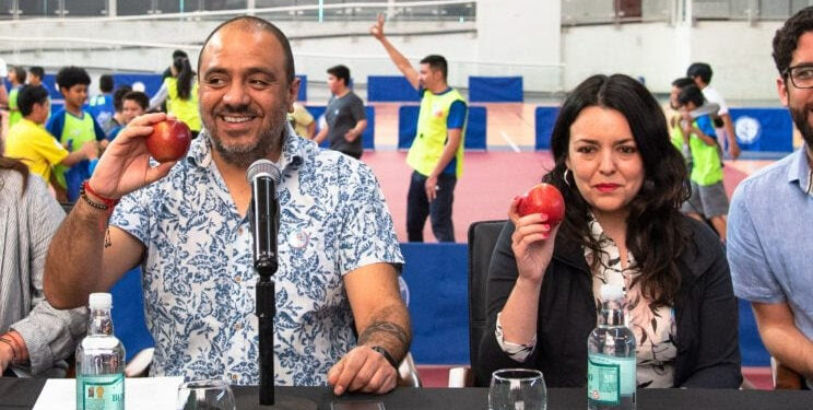 Graves fallas en Junaeb: 150 mil alumnos no tendrán laptops en primer semestre y peligran las colaciones escolares en marzo