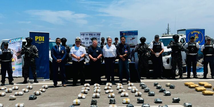 Operativo de PDI y Armada permitió incautar 150 kilos de drogas en Iquique y Arica