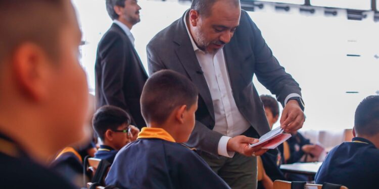 Mineduc y Superintendencia de Educación entregan consejos para que comunidades escolares prevengan el ciberacoso