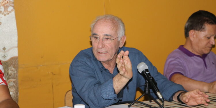 Sergio Bitar se reúne con dirigentes de juntas de vecinos de Iquique para conocer sus posturas para una nueva Constitución