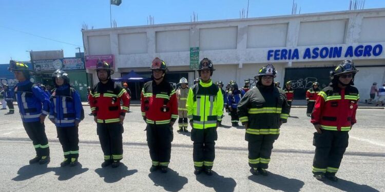 Alto Hospicio destacó compromiso y labor voluntaria de bomberos al servicio de la comunidad
