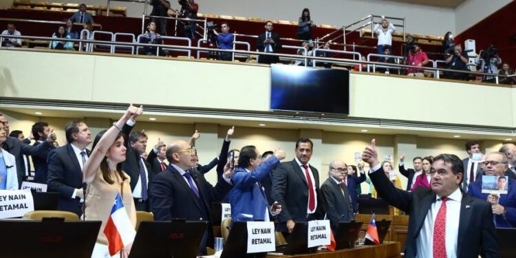 Cámara de Diputados aprueba y despacha al Senado Ley Naín-Retamal: incluye legítima defensa privilegiada