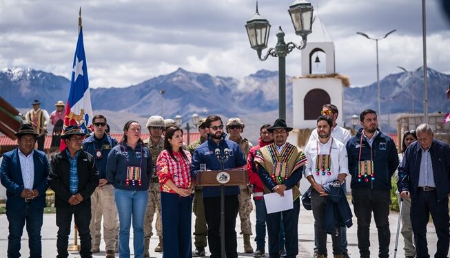 Presidente Boric sostuvo reunión con alcalde de Colchane y organizaciones de la sociedad civil