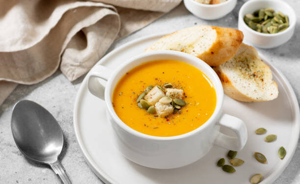 Acompaña la llegada del otoño con estas reconfortantes sopas y cremas