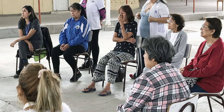 Voluntariado de medicina integrativa atiende pacientes de la red asistencial de Arica en sede vecinal