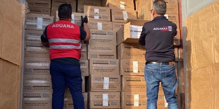 Aduanas incautó 3 camiones con 854 mil cajetillas de cigarrillos en Chungará