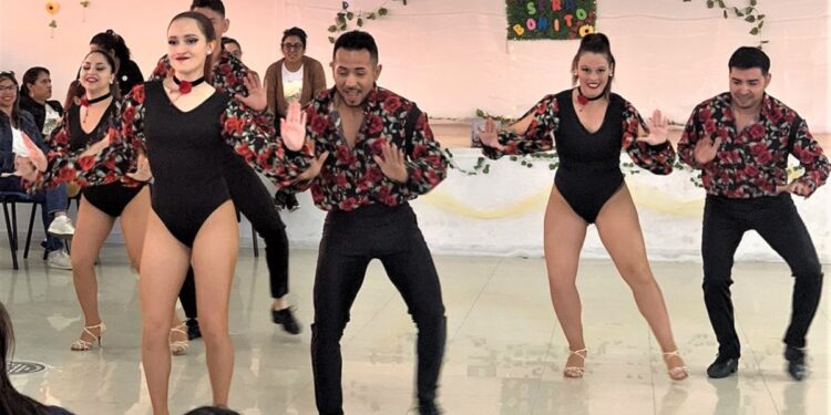 Día de la Madre: UNAP homenajeó a funcionarias con evento de danza 