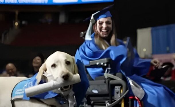 La acompañó a todas las clases: Perro de servicio recibe diploma en graduación de su dueña en Estados Unidos