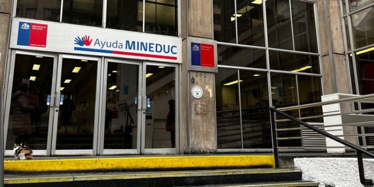 Mineduc concreta entrega gratuita de todos los documentos solicitados en Oficinas de Atención Ciudadana del país