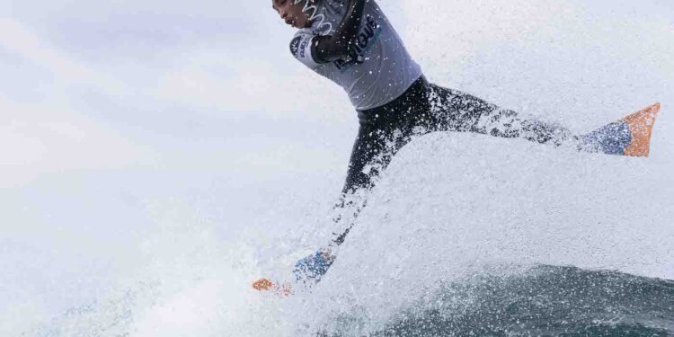 Iquiqueño Faundes y viñamarina Freyggan brillan en la previa de semifinales del Erizos Internacional Iquique Bodyboard Pro
