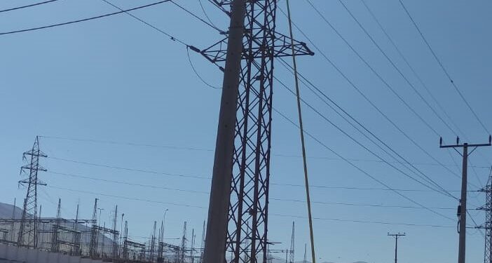 CGE retira conexiones irregulares a la red eléctrica en Alto Hospicio