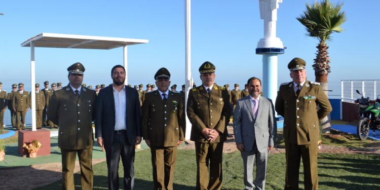 Carabineros condecoró a funcionarios con 20 y 30 años de servicio