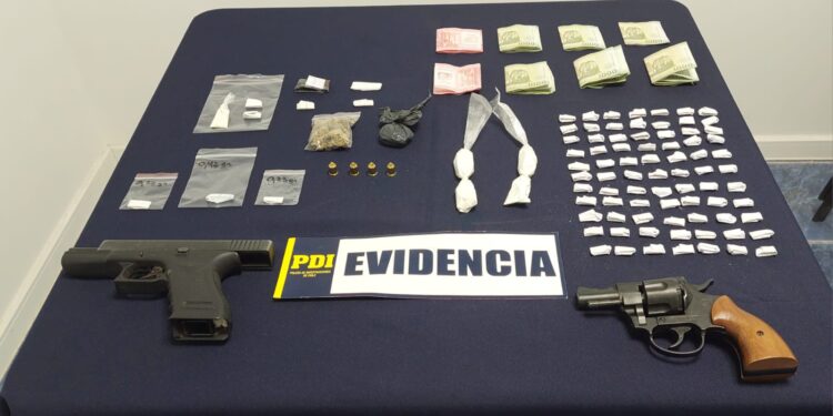 PDI Tarapacá interviene tres inmuebles en Alto Hospicio y detiene a cuatro personas por el delito de microtráfico