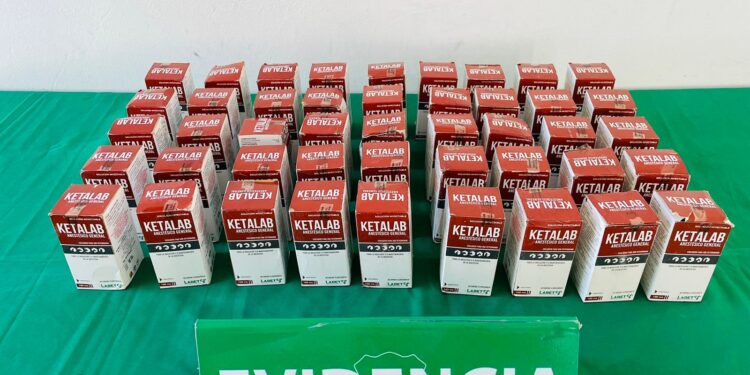 Pasajera boliviana llevaba en su equipaje 45 frascos de ketamina