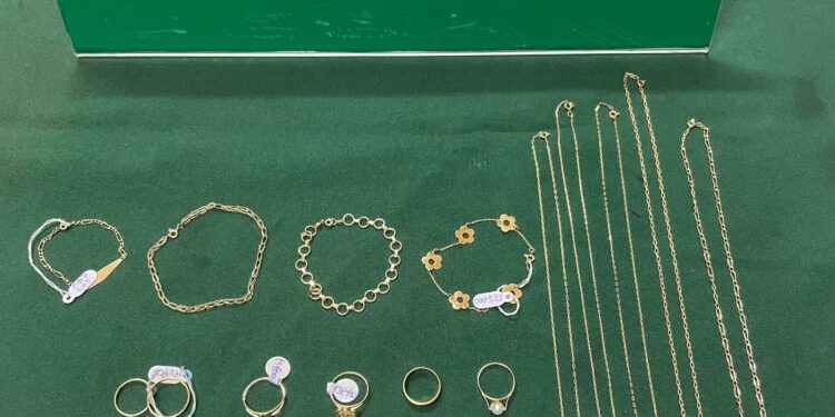 Investigación de Carabineros permitió detener a dos asaltantes de joyería en Alto Hospicio