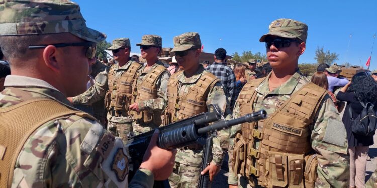 Soldados Conscriptos de Iquique y Pozo Almonte recibieron sus armas en tradicional ceremonia