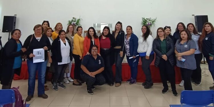 Fortalecen a padres, madres y apoderados de Alto Hospicio para prevenir consumo de alcohol y otras drogas