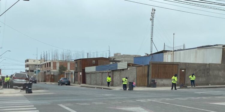 Vecinos de Alto Hospicio destacan operativos de aseos en los barrios