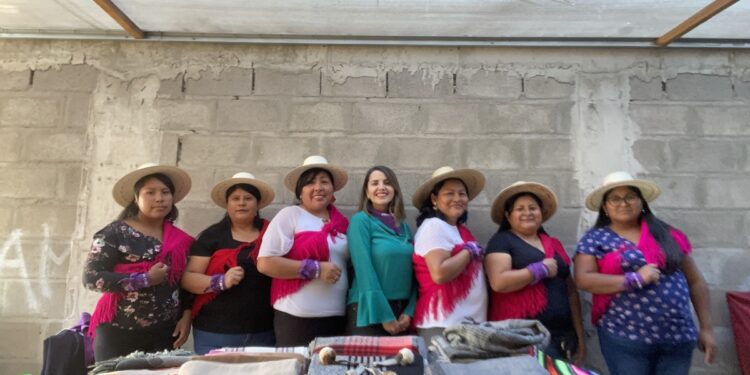 Agrupación “Rescatando nuestras raíces Aymaras” fue la elegida en la región para la capacitación del Sello Emprende Prodemu