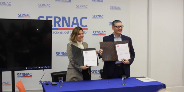 SERNAC y el Sernameg firmaron convenio para potenciar el enfoque de género y los derechos de las mujeres