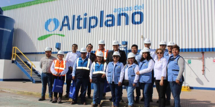 Aguas del Altiplano recibe a delegación del puerto de Ilo