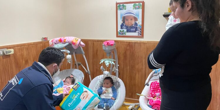Delegado de Tarapacá visita a madre de trillizos beneficiarios de Copago Cero y destaca medida de Gobierno   