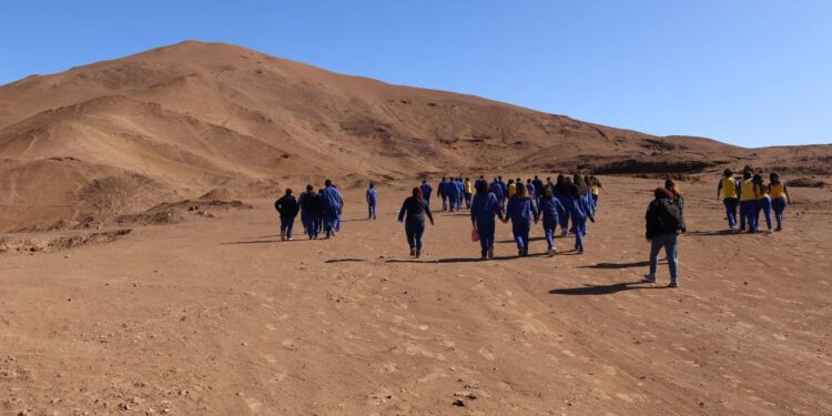 Estudiantes del Liceo Bicentenario Minero Juan Pablo II disfrutan de tour cultural e histórico  