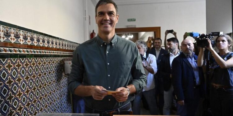 España vota hoy para elegir entre Pedro Sánchez o el regreso de la derecha