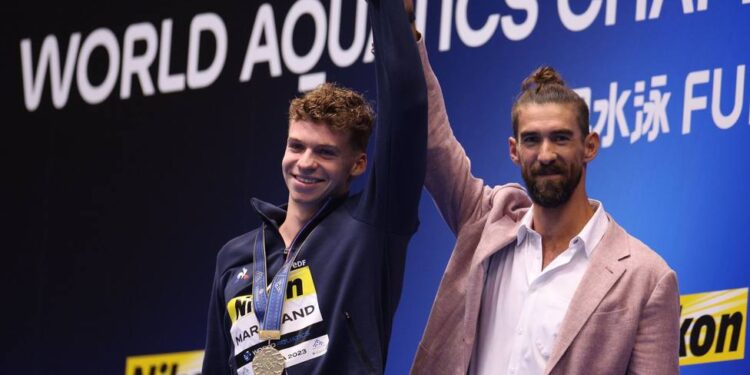 Francés Leon Marchand bate el histórico récord de Michael Phelps en 400 estilos