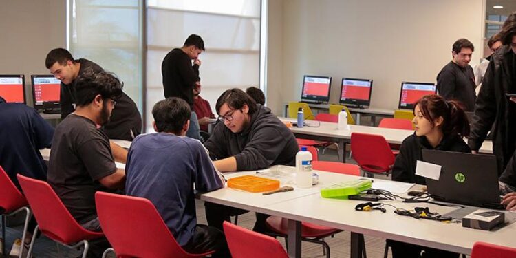 INACAP / Aprender Haciendo: Clínica del PC impulsa habilidades en estudiantes de Tecnologías de la Información y Ciberseguridad de Sede Iquique