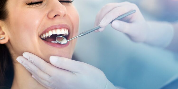 Expertos destacan la importancia del cuidado bucal para prevenir la gingivitis