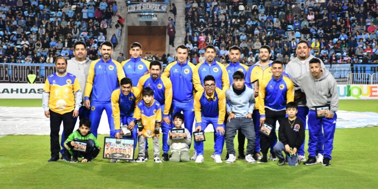 A estadio lleno entregan reconocimientos al “Submarino Amarillo” y Club Deportivo Unión Morro