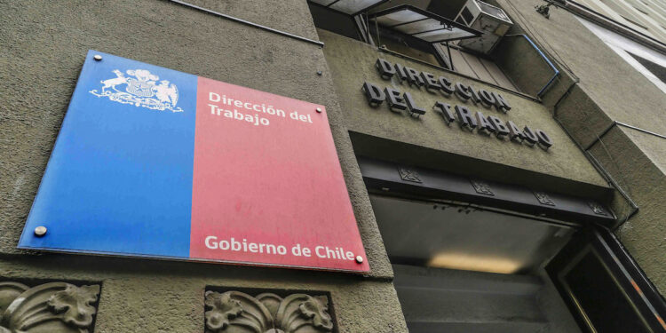 Contraloría desestima conflicto de intereses de Director del Trabajo en dictamen de plataformas