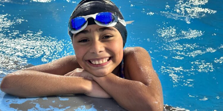 Iquiqueña gana medalla de bronce en Nacional de Natación