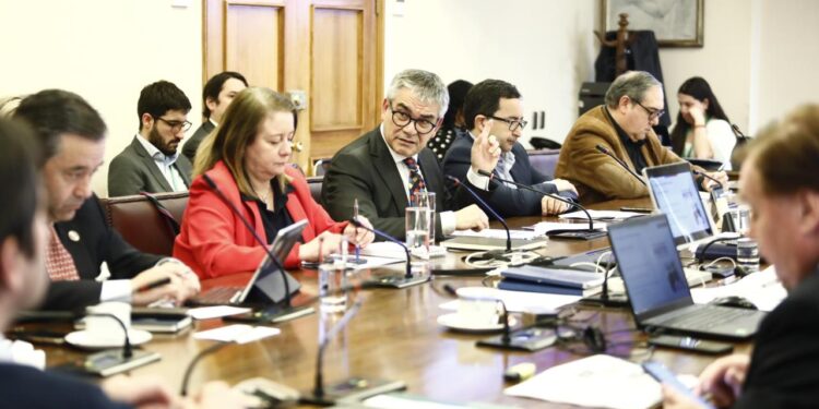 Ministro Marcel presenta contenidos del Pacto Fiscal ante Comisión de Hacienda de la Cámara: «Es una propuesta para generar diálogo»