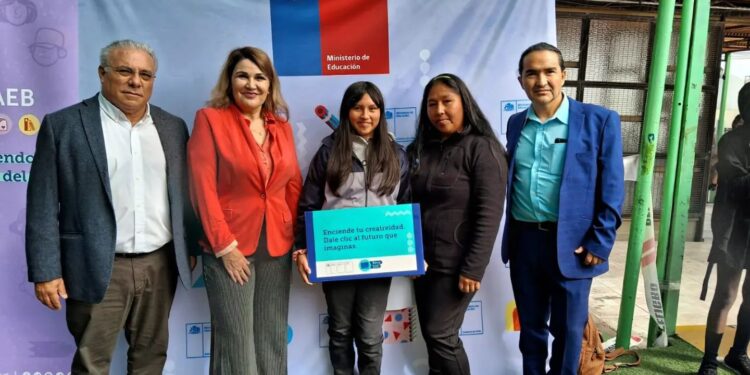 Mineduc y Junaeb inician entrega de 3 mil 119 computadores de la BECA TIC en Tarapacá