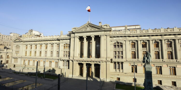 De oficio, Corte Suprema declara admisible reclamación contra Consejo Constitucional por enmiendas que proponen nuevos capítulos al anteproyecto