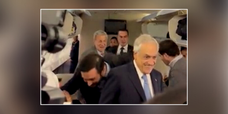 Lo que hay detrás de la reunión Boric-Piñera en el avión presidencial rumbo al cambio de mando en Paraguay