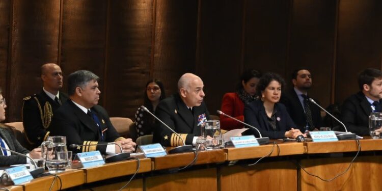 Comandante en Jefe de la Armada participa en conferencia de Transporte Marítimo Sostenible en América Latina